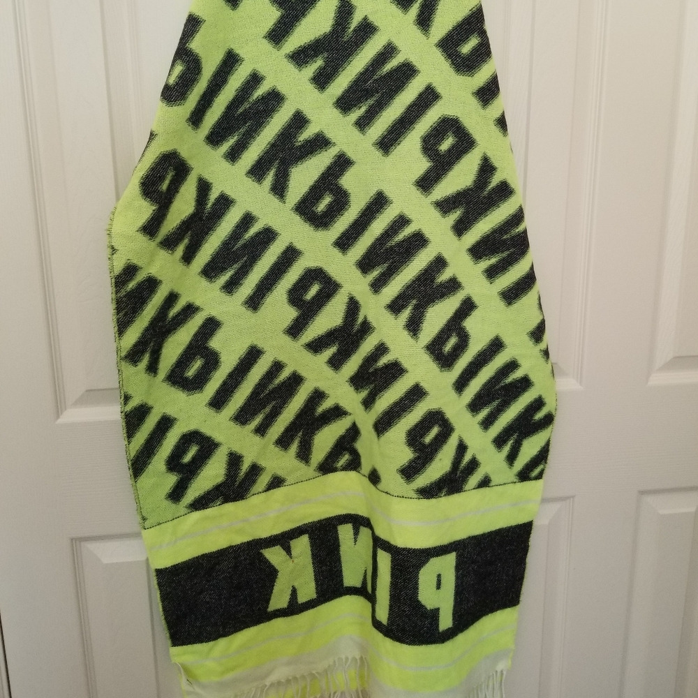 VS PINK SCARF NWOT